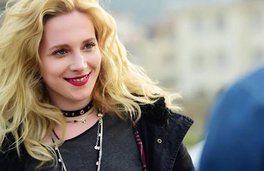 Mucize Doktor'un Açelya'sı Hayal Köseoğlu sevgilisini öpmelere doyamadı!