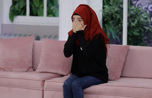 Bir anne daha Esra Erol’da evladına kavuştu