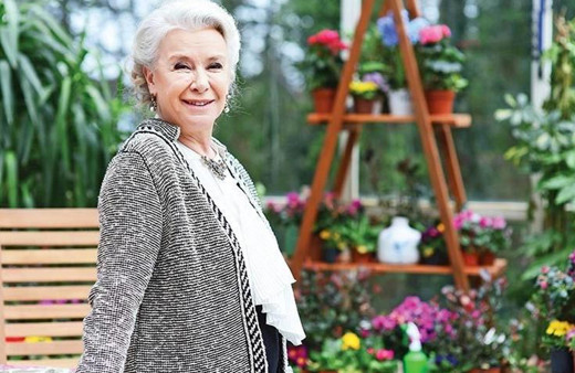 İstanbullu Gelin'in Esma Sultan'ı İpek Bilgin verdiği pozlarla şaşırttı!