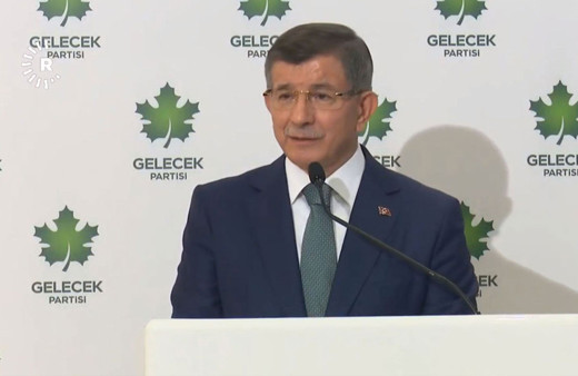 Ahmet Davutoğlu sık sık öksürmekten konuşamadı, sesi kısıldı
