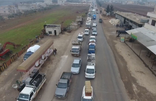 İdlib'den Türkiye'ye kaçıyorlar! Tası tarağı toplayan yola düşmüş