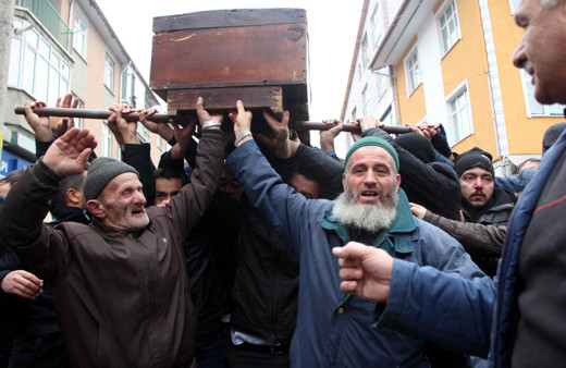 Osmanlı Devleti'nin son ulemalarından Yusuf Şengönül'ün cenazesinde izdiham oluştu