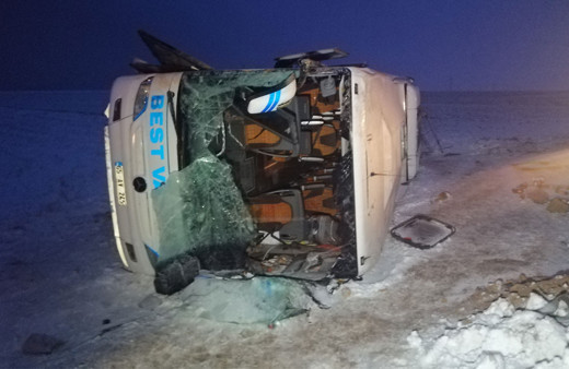 Kayseri'de yolcu otobüsü devrildi: 23 kişi yaralandı