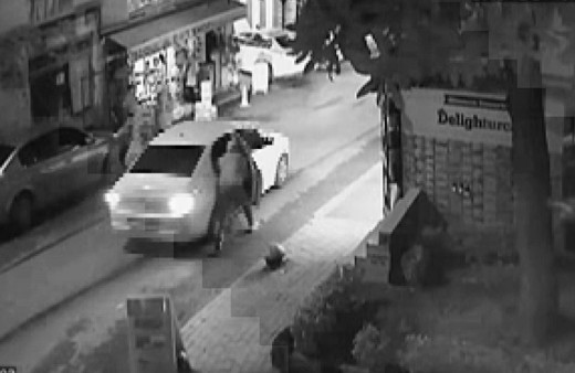 Fatih’te hırsızlar turisti ve çocuğunu yerde sürükledi