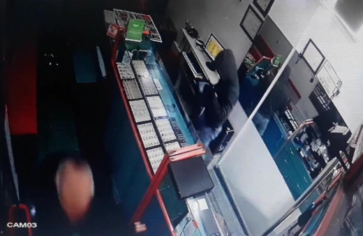 İzmir'de kuyumcu soyguncuları yakalandı altınları bakın nereye gömmüşler!