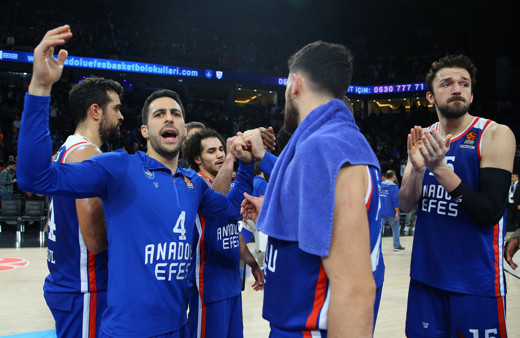 Anadolu Efes'ten Maccabi FOX'a 20 sayı fark