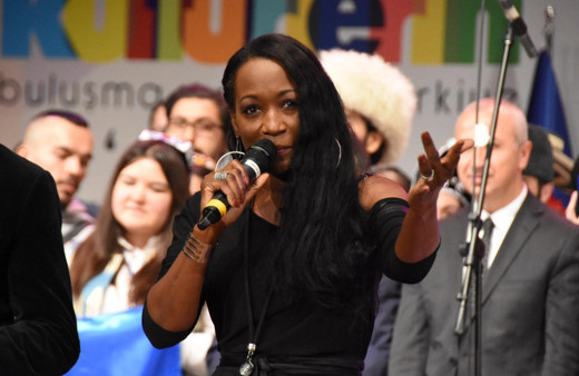 ABD'li sanatçı Della Miles: Türk otomobiline talibim