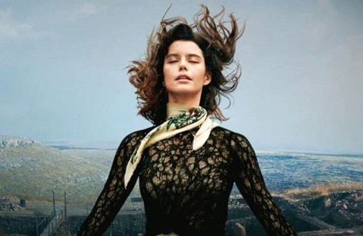 Atiye dizisine Beren Saat'in Metin Akdülger'le sevişme sahnesi damga vurdu