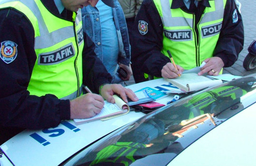 2020'de trafik cezaları tuzlandı! Zam sonrası hangi ihlale kaç para ceza kesilecek?