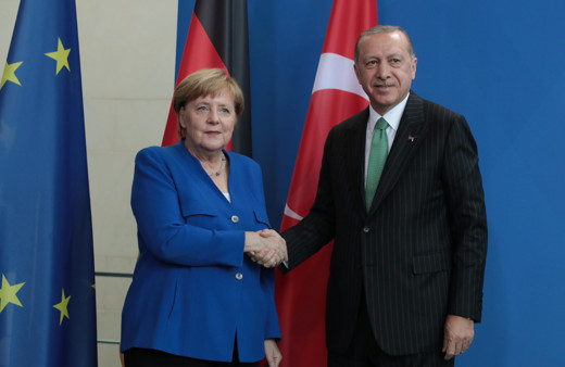 Cumhurbaşkanı Erdoğan Merkel'le telefonda görüştü!