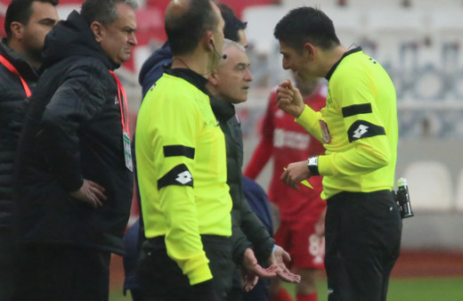 Rıza Çalımbay sarı kart gördü