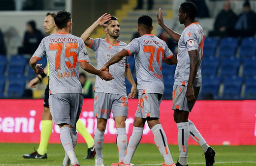 Başakşehir üç kulvarda yoluna devam eden tek takım
