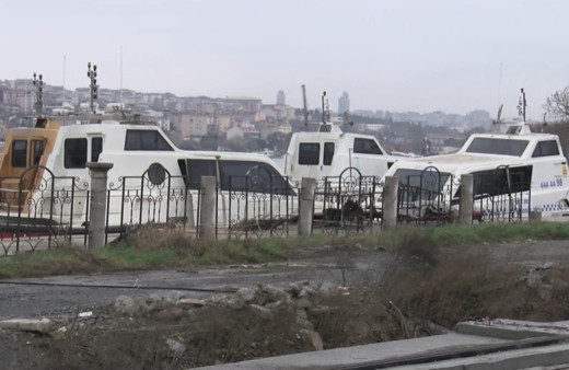 İstanbul Haliç'te kaderine terk edilen deniz taksiler havadan fotoğraflandı