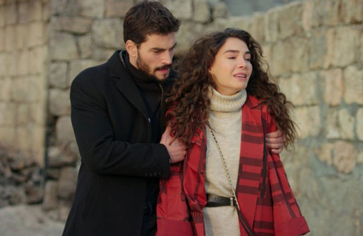 Ebru Şahin ve Akın Akınözü'nün başrolünde olduğu Hercai'de flaş ayrılık!