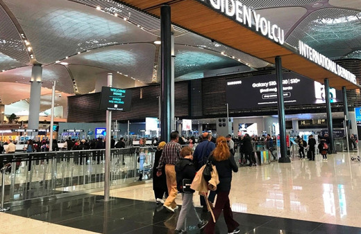İstanbul Havalimanı'nda yeni uygulama! Pankartla yolcu karşılama bitti