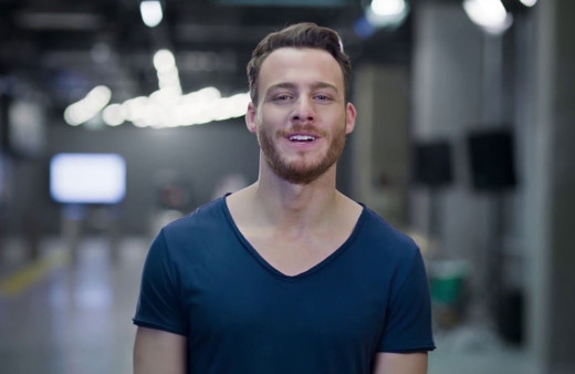 Kerem Bürsin'in yılbaşı ritüeli herkesi şaşırttı Serenay Sarıkaya ile barıştı denmişti