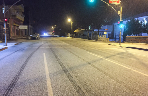 İstanbul'da kısa süreli kar ve dolu yağışı