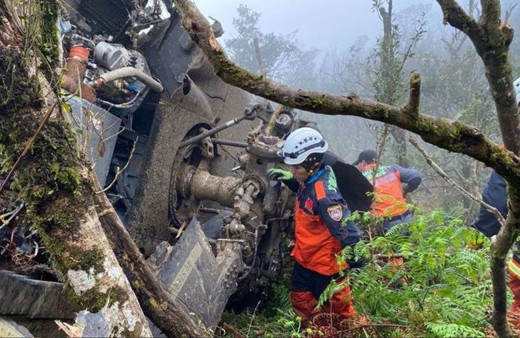 Ülke şokta! Düşen helikopterde Genelkurmay Başkanı öldü