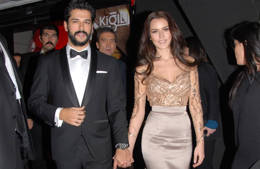 Fahriye Evcen hamilelik kilolarından kurtuldu yeni yıla fit görüntüsü damga vurdu