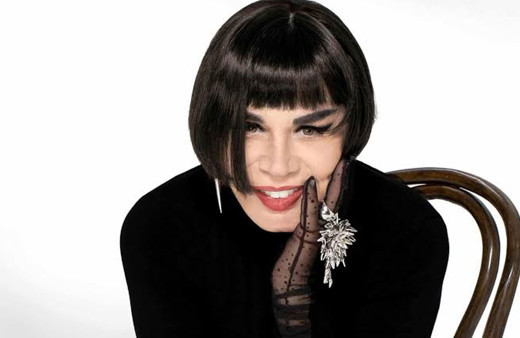 Sezen Aksu sahiplendiği sıpaya, yalısının kapılarını açtı