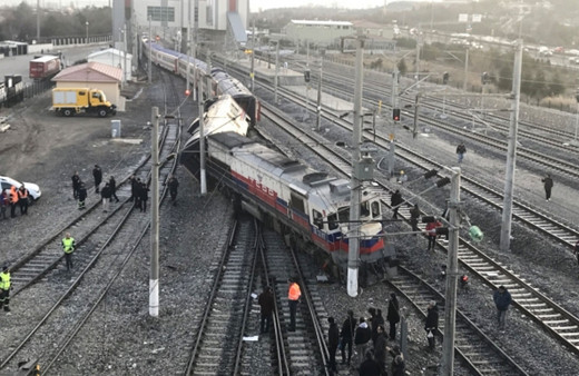 Ankara'da boş tren raytan çıktı!