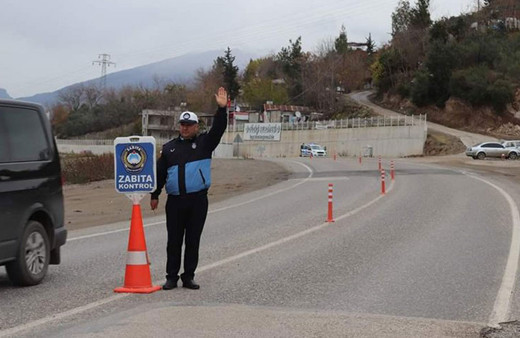 Düziçi Belediyesi'nden garip uygulama! İlçeye giren araçlardan 'ayak bastı' parası alıyor