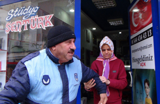 Kör taklidi yapan dilencinin mal varlığı dudak uçuklattı