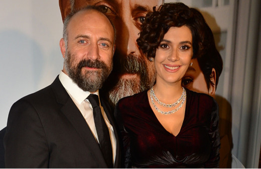 Bergüzar Korel'den yeni yılda hamilelik pozu geldi doğum için artık gün sayıyor