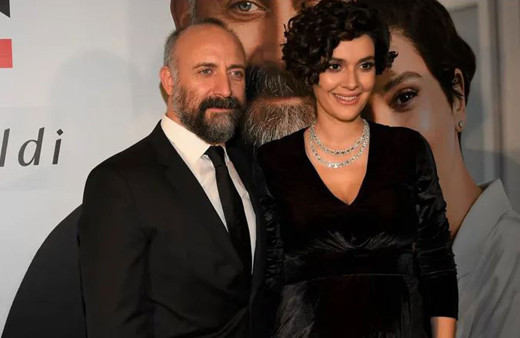 Bergüzar Korel ve Halit Ergenç'in 30 haftayı devirdik be ortak' pozu sosyal medyada olay!