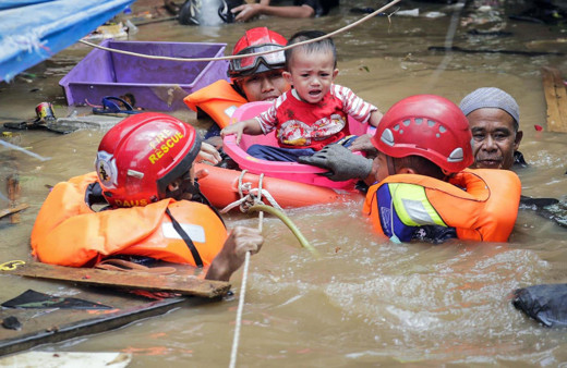 İHH Endonezya'da sel mağdurlarına ulaştı