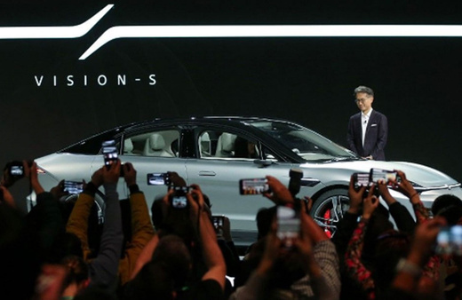 Sony oyun konsolunu tanıttıktan sonra elektrikli otomobille herkesi şaşırttı!