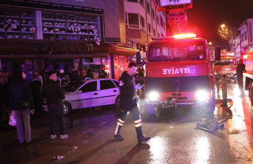 Amasya'da bir alışveriş merkezinde yangın çıktı 2 ölü 4 yaralı