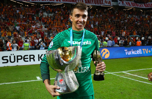 Muslera yeni takımını açıkladı