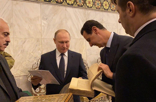 Şam'a giden Putin, Emevi Camii’nde Kur'an-ı Kerim’i inceledi
