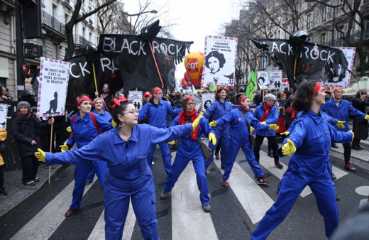 Fransa'da protestolar bitmiyor! Şimdide Mavi Tulumlular çıktı