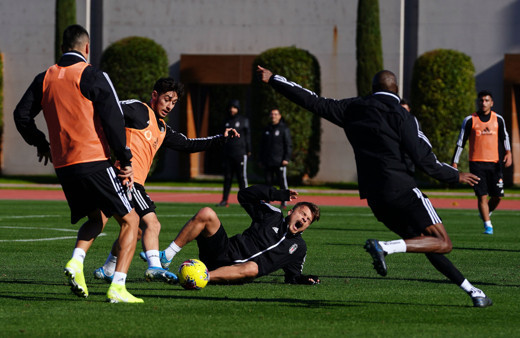 Adem Ljajic korkuttu! Antrenmanda çime takılarak düştü ve ayağını burktu