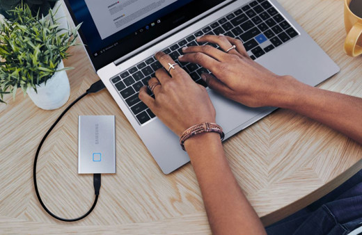 Samsung parmak okuyuculu yeni bilgisayarını tanıttı