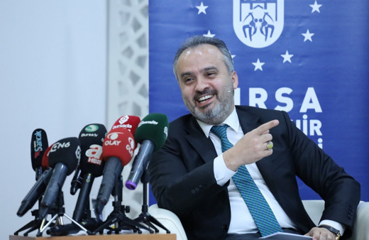 Bu kez başkan sordu, gazeteciler cevapladı