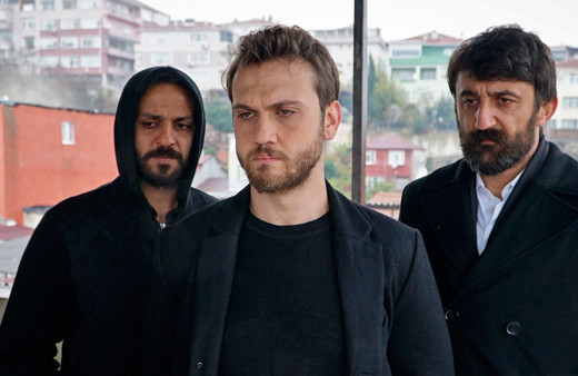 Müzisyen Cem Adrian Çukur dizisine konuk oyuncu olarak dahil oldu!