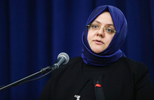 Zehra Zümrüt Selçuk'tan EYT açıklaması! Asgari ücret için jest yaptık dedi