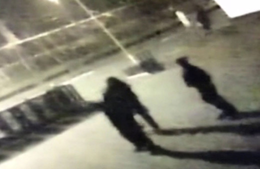 Almanya'da camiye taşlı saldırı kamerada