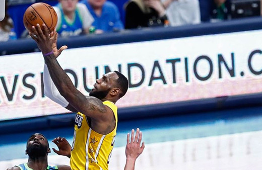 LeBron James tarihe geçti Dallas dağıldı