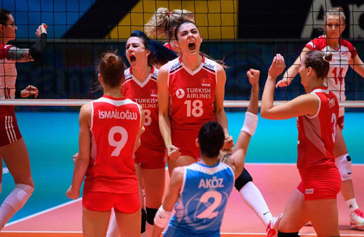 A Milli Voleybol Takımı finale kaldı! Meryem Boz'dan 36 sayı