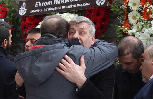 Metin Şentürk kaybettiği babası Şükrü Şentürk'ü bugün son yolculuğuna uğurladı