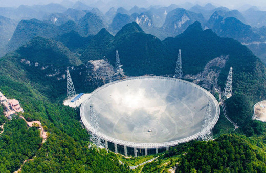 Çin'de inşa edilen 30 futbol sahasında büyüklükteki teleskop faaliyete geçti