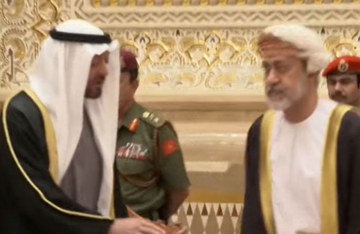 Umman'ın yeni Sultanı'nın BAE veliaht prensini rezil ettiği görüntü