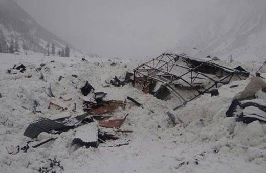 Pakistan'ın Keşmir bölgesinde çığ felaketi: Çok sayıda ölü var