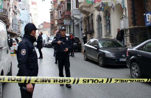 Beyoğlu'ndaki HDP binası önünde hareketli dakikalar