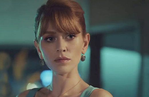 İç çamaşırsız poz veren Mucize Doktor'un Beliz'ine yorum yağdı