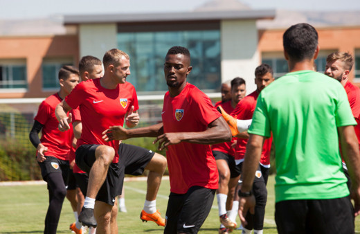 Kayserispor'da Bernard Mensah kadro dışı bırakıldı